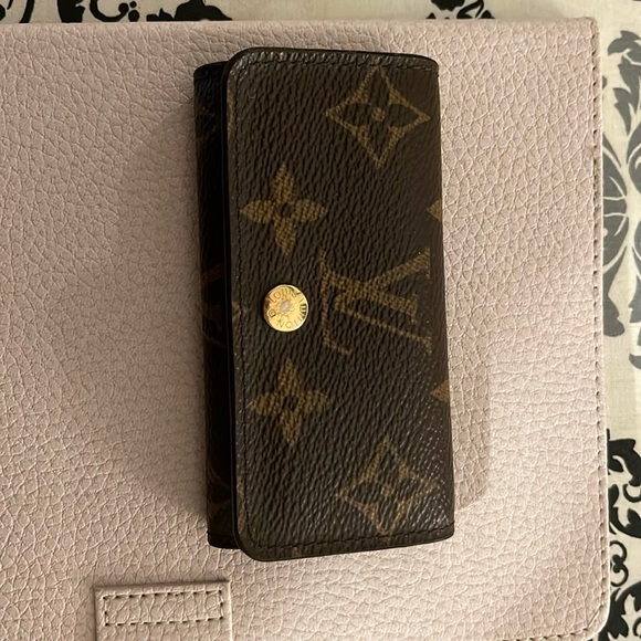Louis Vuitton four key holder excellent condition - Picture 1 of 6